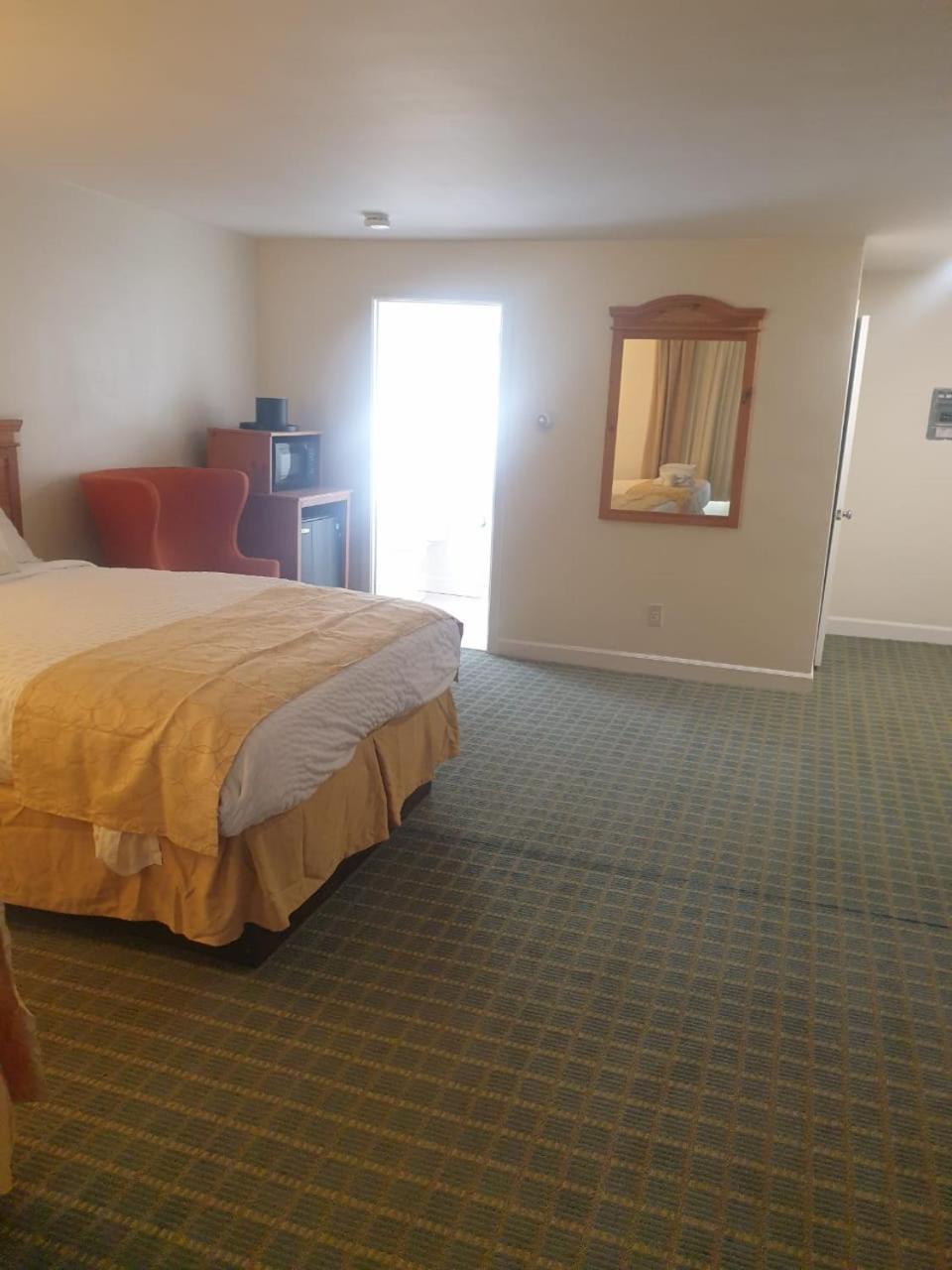 Town & Country Inn Seekonk Exterior photo